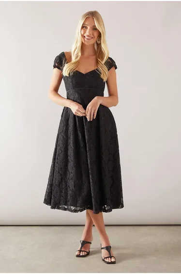 Petite Lace Sweetheart Neck Midaxi Dress
