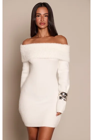 فستان قصير محبوك بأكتاف مكشوفة لون كريمي - للمقاسات الصغيرة