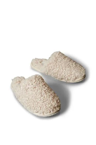 شبشب كالفن كلاين باللون الكريمي