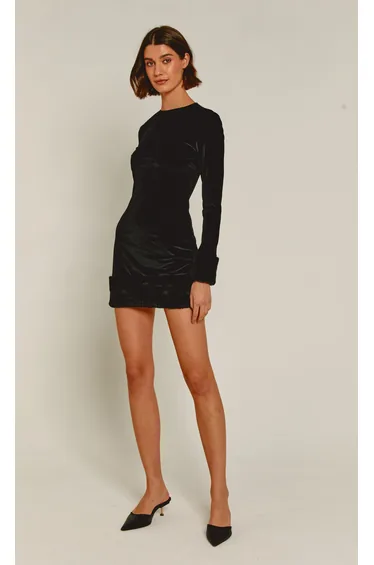 فستان بحواف فرو صناعي لون أسود