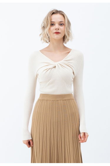 Knotted Front Fitted Knit Top in Ivory