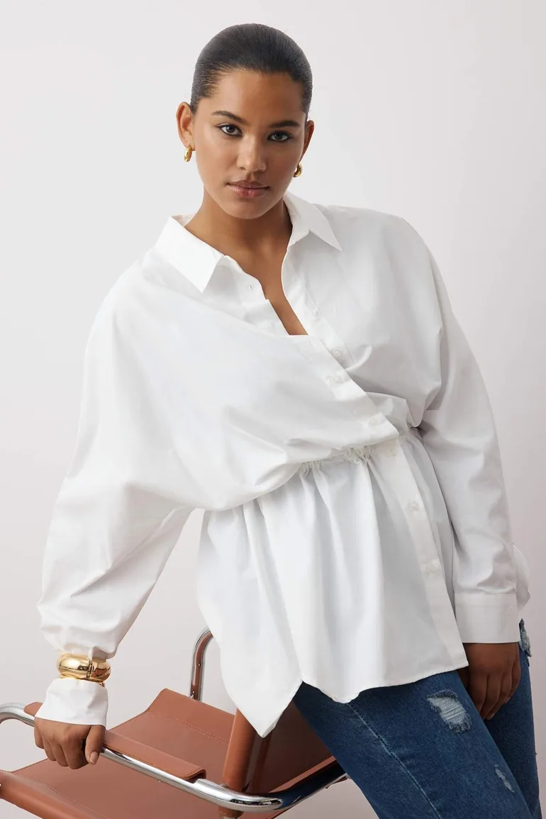 قميص بلون كريمي بأكمام طويلة