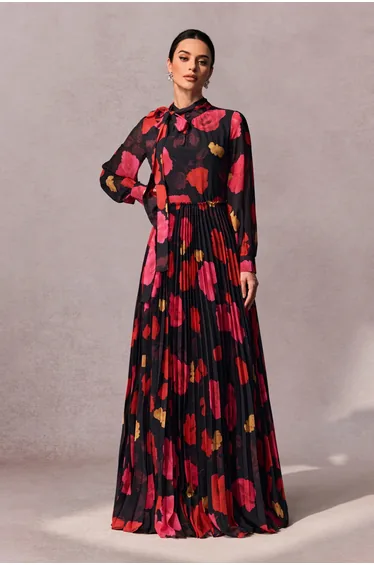 فستان ماكسي بأكمام طويلة بطبعة أزهار