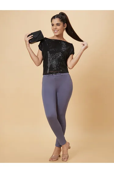 تيشيرت غلوبوس أسود بأكمام قصيرة