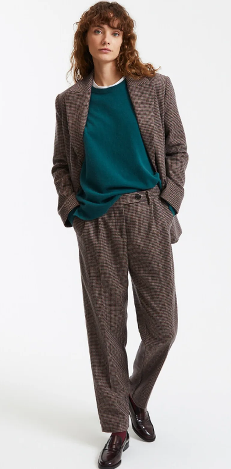 checked cigarette trousers Women's Beige/Checked Our cigarette pants in black gingham are made from a fabulous new type of twill that has the weight and sturdiness of denim but with a lovely amount of give and soft hand Checked Cropped Cigarette Trousers in