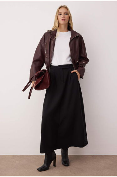 Black Unlined Plain Woven Skirt