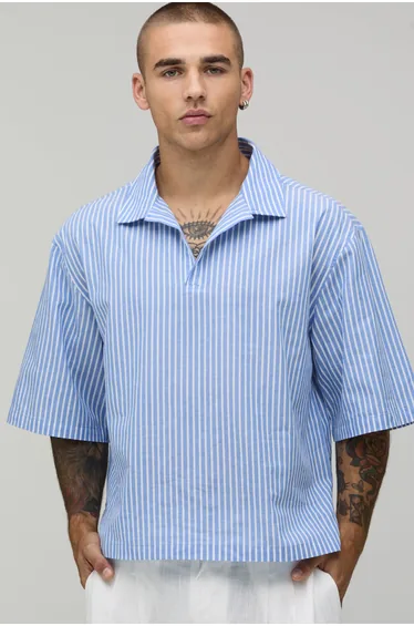 قميص أزرق بأكمام متوسطة الطول