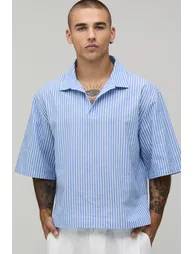 قميص أزرق بأكمام متوسطة الطول