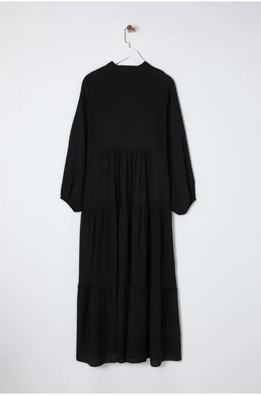 فستان بطبعة أزهار لون أسود 