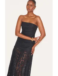 فستان ميداكسي بشرائح دانتيل شفافة بأكتاف مكشوفة لون أسود - 1