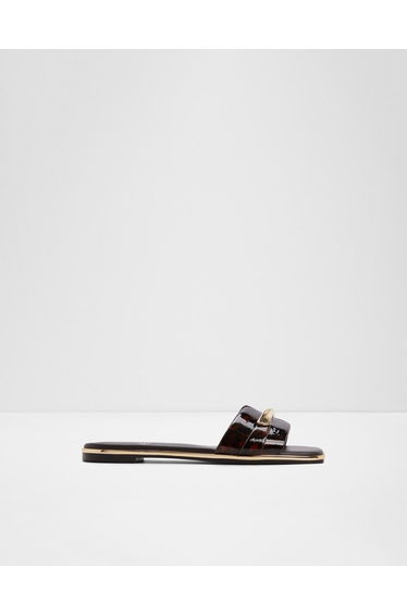 Darlina / Flat Sandals