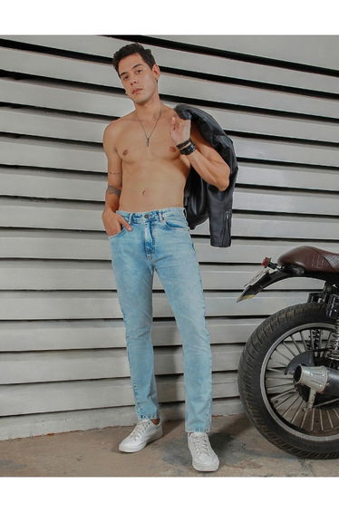 Mid Rise Plain Regular Fit Jeans
