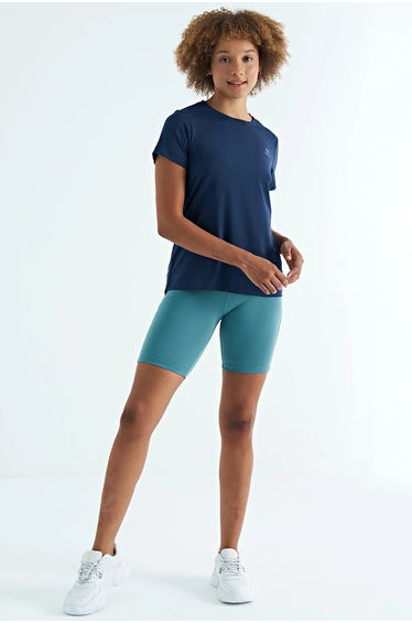 TOMMY Women's relaxed crew neck T-shirt with side slits