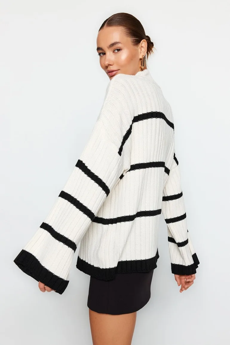 Sweater - Ecru - Oversize - 2
