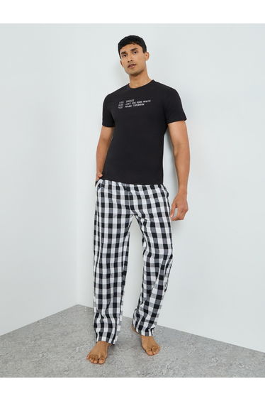 Men Black Printed T-Shirt and Checked Pyjama