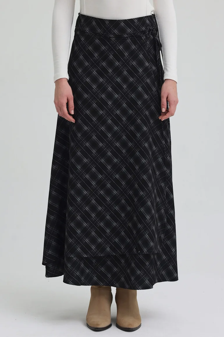Checked Plaid Skirt with Flap - Black - 4