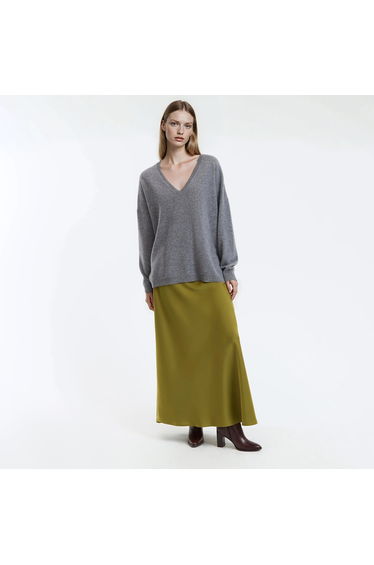 V-Neck Jumper/Sweater with Loose Fit in Fine Cashmere Knit