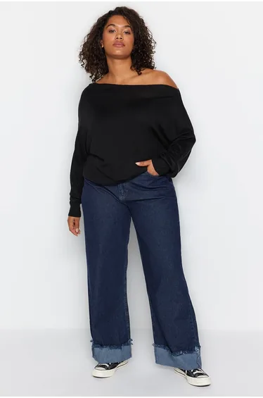 Plus Size Sweater - Black - Regular fit