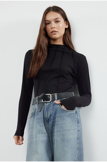 Black Fitted Zippered Crew Neck Piping Detailed Ribbed Flexible Knitted Blouse