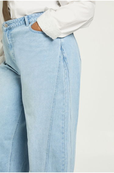 Plus Mid Waist Twisted Seam Barrel Leg Jean - bleach wash product thumbnail 4