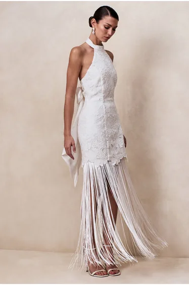 فستان كلوب ال لندن أبيض ماكسي بقصة مستقيمة بياقة هالتر