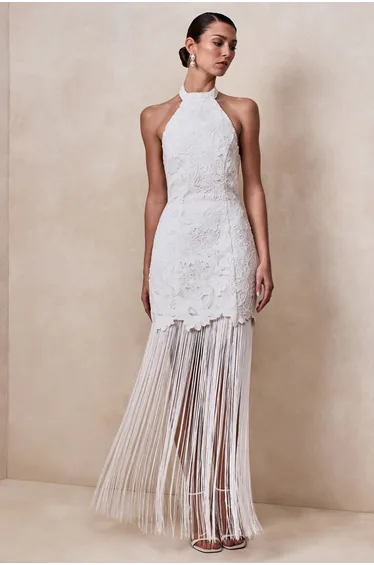 فستان كلوب ال لندن أبيض ماكسي بقصة مستقيمة بياقة هالتر