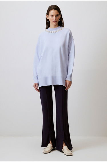 SWEATER WITH PEARL COLLAR