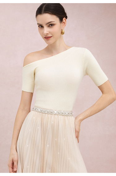 Fitted Slant Shoulder Ribbed Knit Top in Cream for City Walks & Weekend Brunch