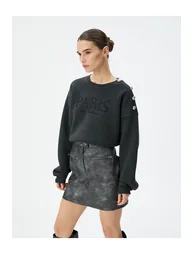Crew Neck Sweatshit Embroidered Button Detailed - 1