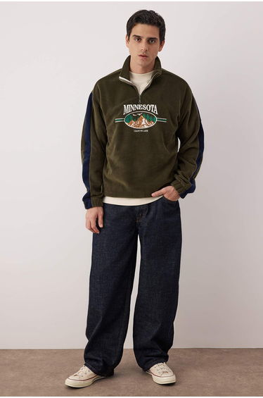 Khaki oversize/wide cut stand-up collar city embroidery anti-pilling fleece sweatshirt