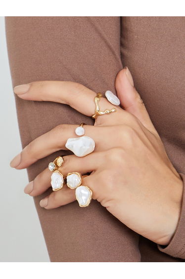 Pack of 4 - Gold Tone Faux Pearl Rings