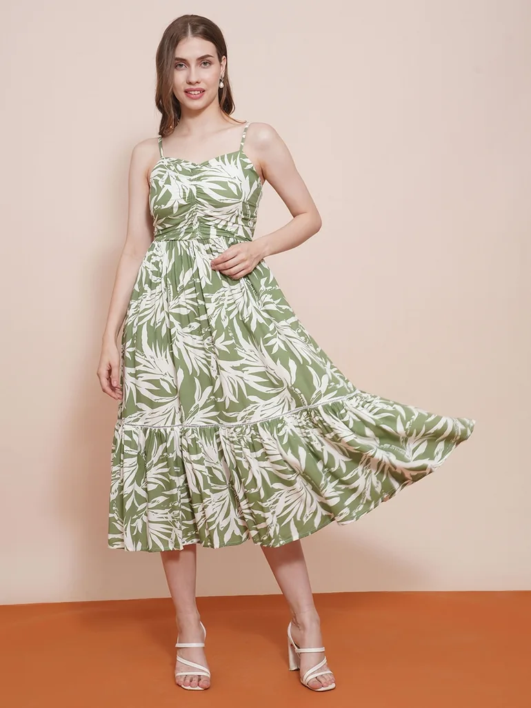 Green Sweetheart Neck Strappy Midi Dress Globus Multicolour : Day Dresses : VogaCloset Bahrain Green Sweetheart Neck Strappy Midi Dress Globus Multicolour : Day Dresses : VogaCloset Bahrain