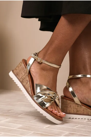 KATARA KNOT DETAIL WEDGE SHOES WITH BUCKLE ANKLE STRAP IN GOLD METALLIC PU