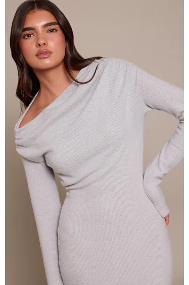 فستان بريتي ليتل ثينق رمادي ماكسي بقصة مستقيمة بأكمام طويلة