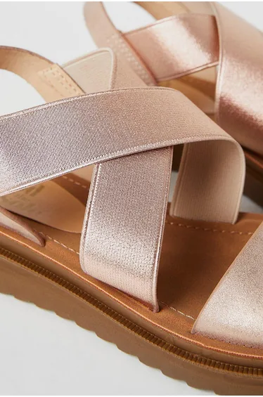 صندل بسيور متقاطعة