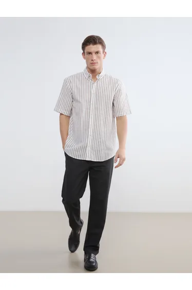 Men's Striped Shirt in a Regular Fit.