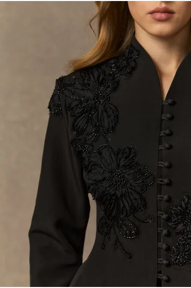 طقم سانفير باللون الأسود