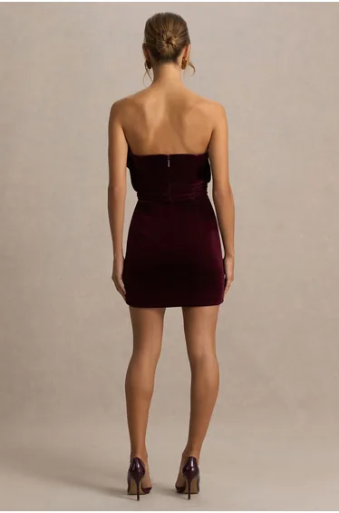 فستان كلوب ال لندن مخمل أحمر قصير بقصة مستقيمة بلا أكتاف