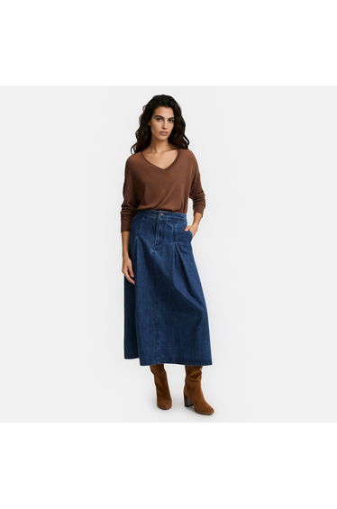 Fine Knit Jumper/Sweater with V-Neck