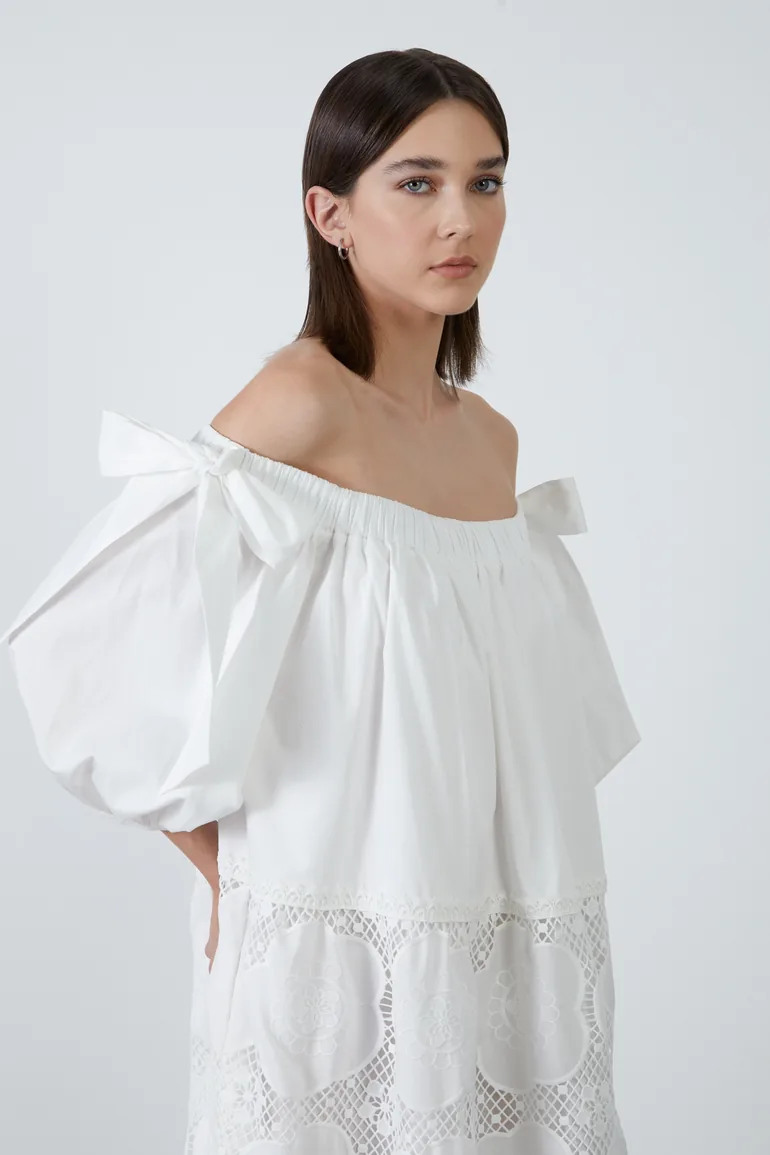 Shop Detachable Lace White Dress with Madonna Collar Online in Qatar