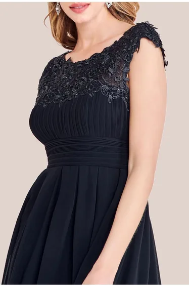 فستان ماكسي كروشية بكسرات بطول متباين - أسود