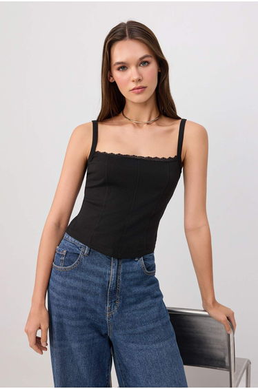 Black Fitted/Bodycon Pool Neckline Lace Detailed Crop/Short Interlock Knitted Undershirt