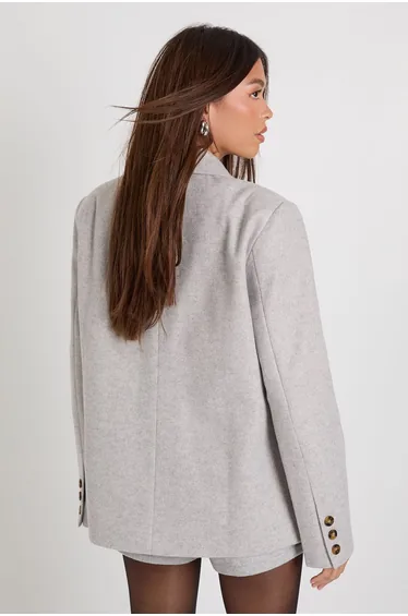 بليزر صوف بتصميم واسع