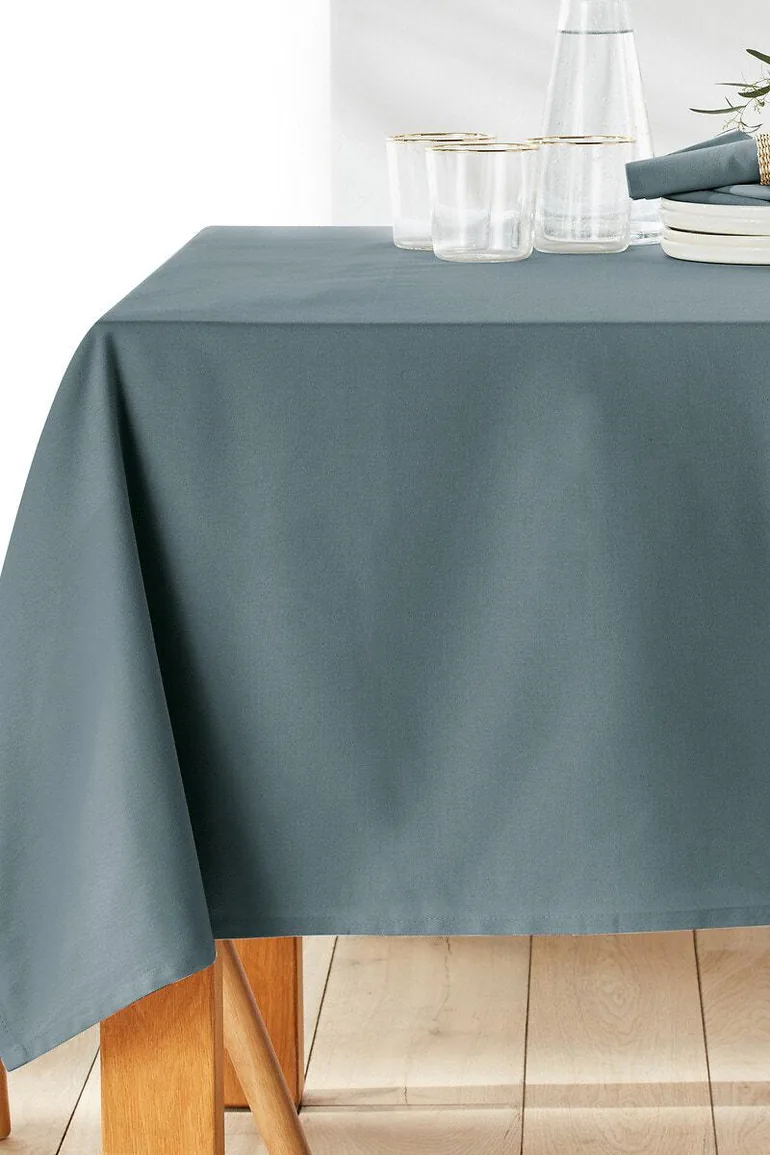 مفرش طاولة قطن مضاد للبقع