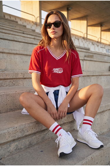 Red Slogan Printed Jersey Oversize/Wide Cut V-Neck Knitted T-Shirt
