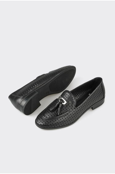Black Leather Women's Casual Shoes product thumbnail 3