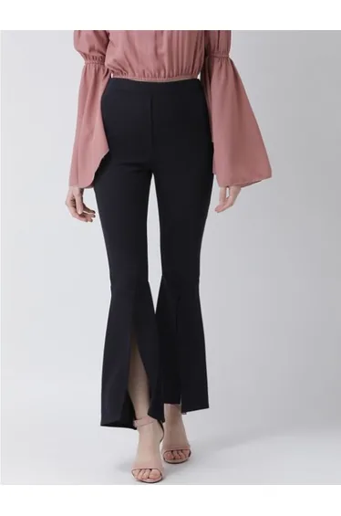 بنطلون أسود بقصة واسعة