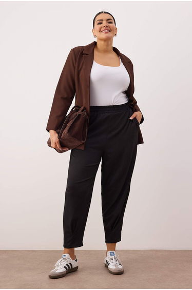 Plus Size Pants - Black - Carrot pants