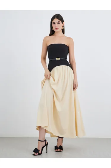 فستان ماكسي بتصميم بشكل A بحزام سترابليس