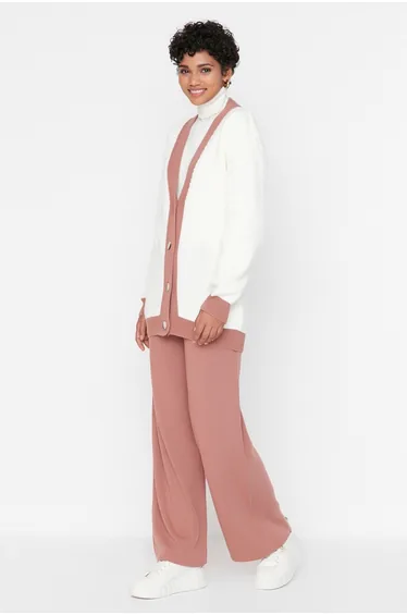 طقم بنطلون و كارديغان محبوك بخطوط